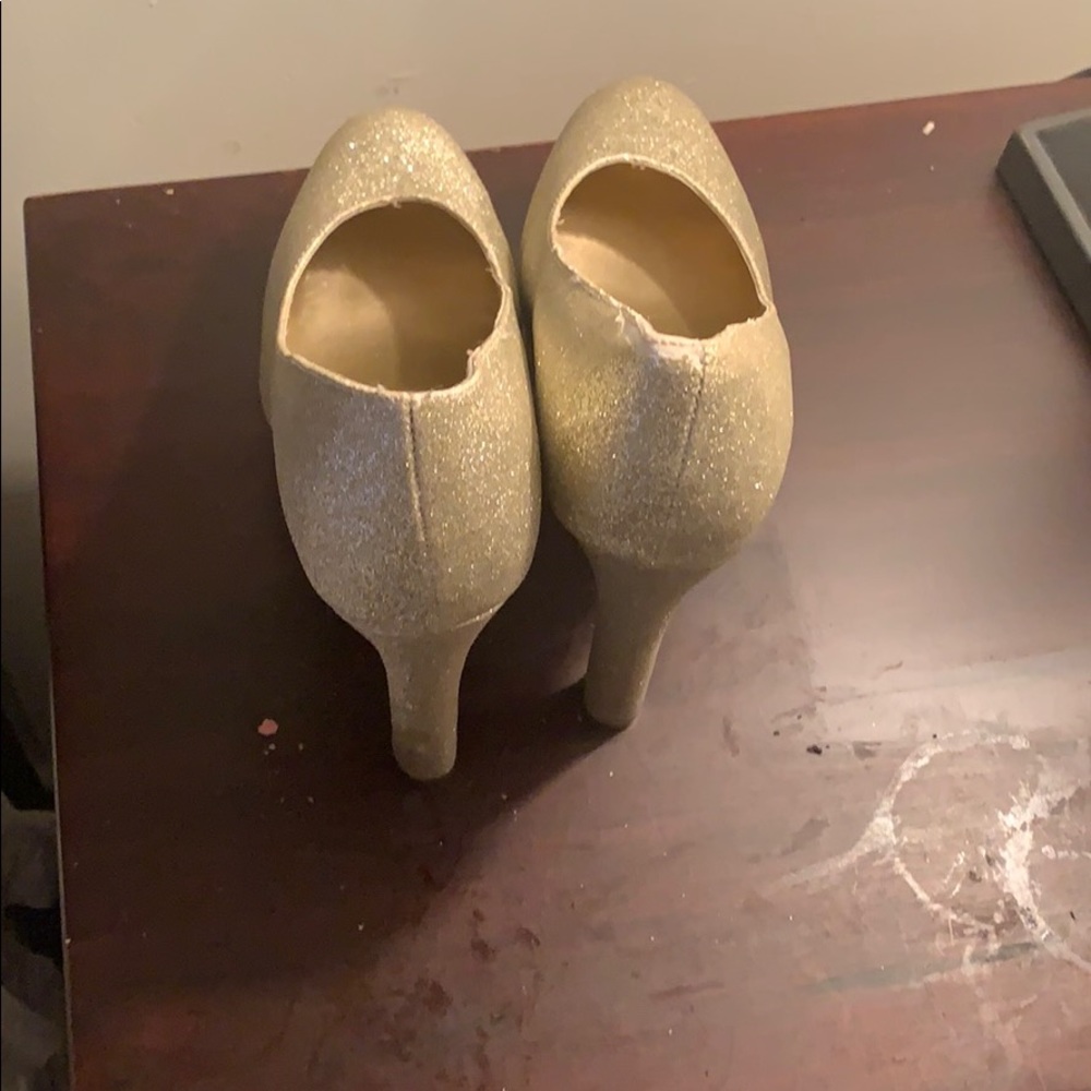 Heels - Picture 3 of 4